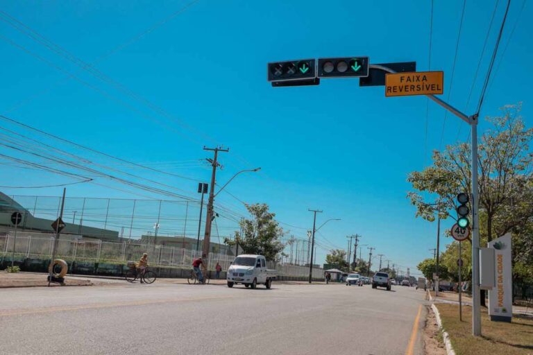 Prefeitura de Porto Velho mantém faixa reversível na avenida Calama para facilitar trânsito pela manhã
