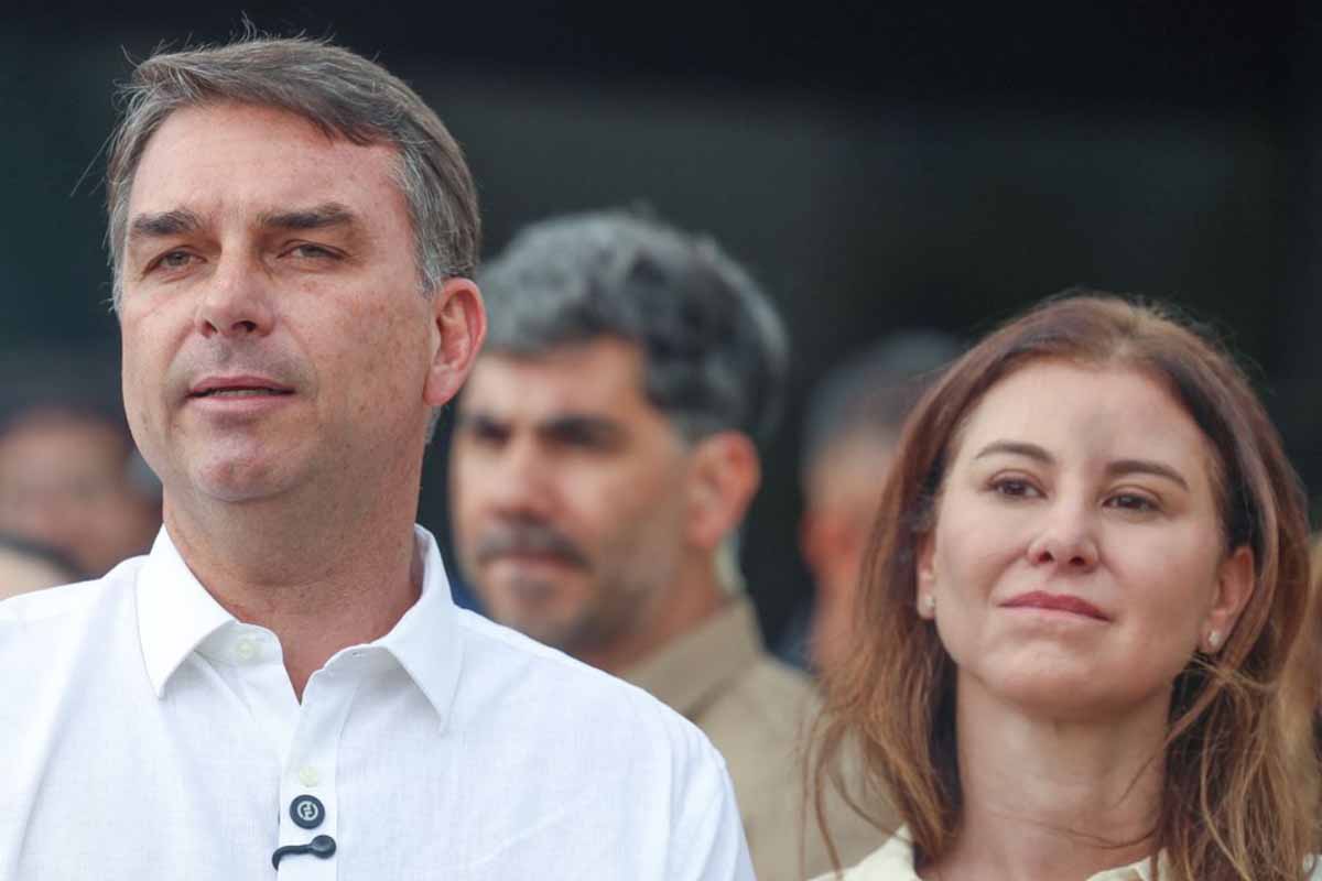 Após descumprir ordem do STF, Flávio Bolsonaro segue com a família para Miami em avião particular