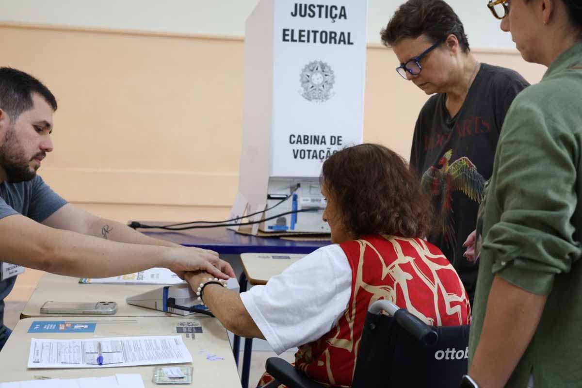 Participação de eleitores com 70 anos ou mais cresce 43% no primeiro turno das eleições de 2026