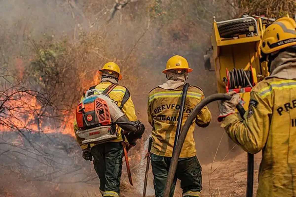 Fumaça de queimadas provoca suspensão de eventos em Manaus e mobiliza força-tarefa federal