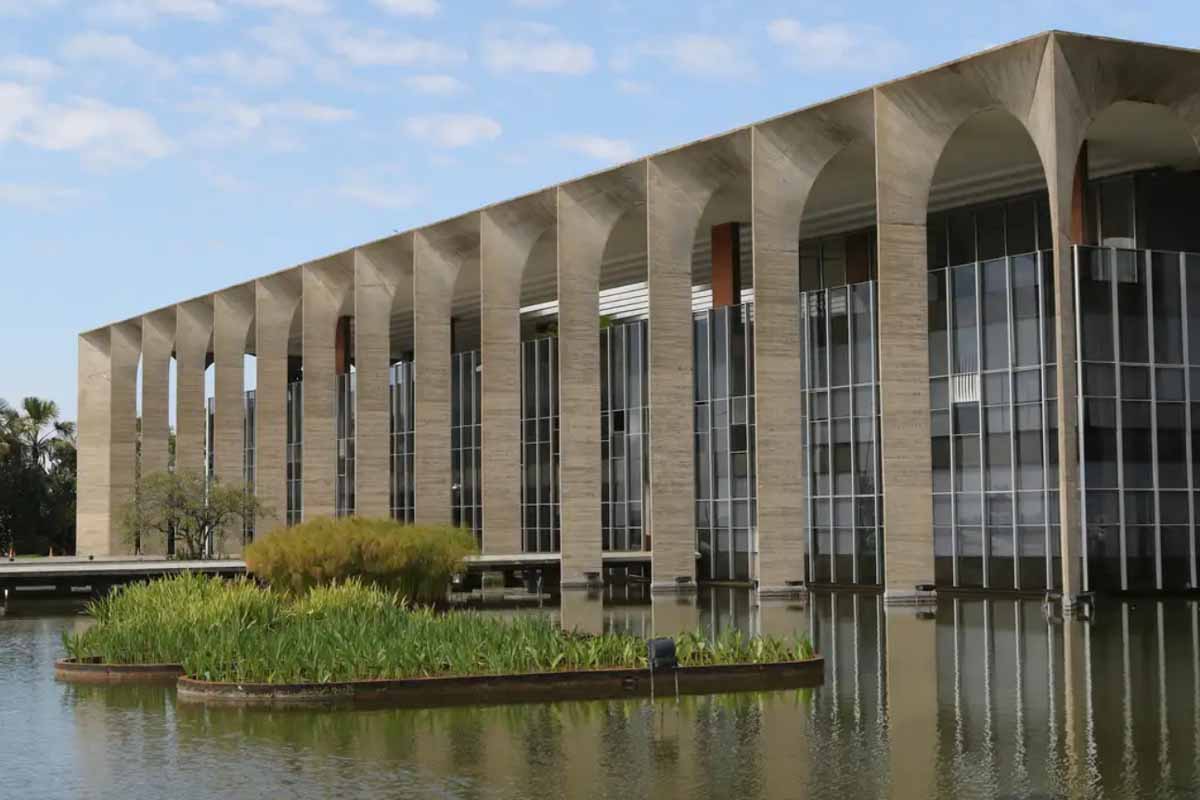 Itamaraty acompanha caso de brasileiras ameaçadas após publicação de deputado polonês