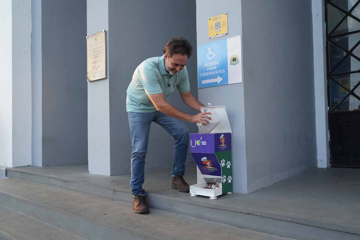 Prefeitura de Porto Velho vai instalar dezenas de comedouros para alimentar animais abandonados