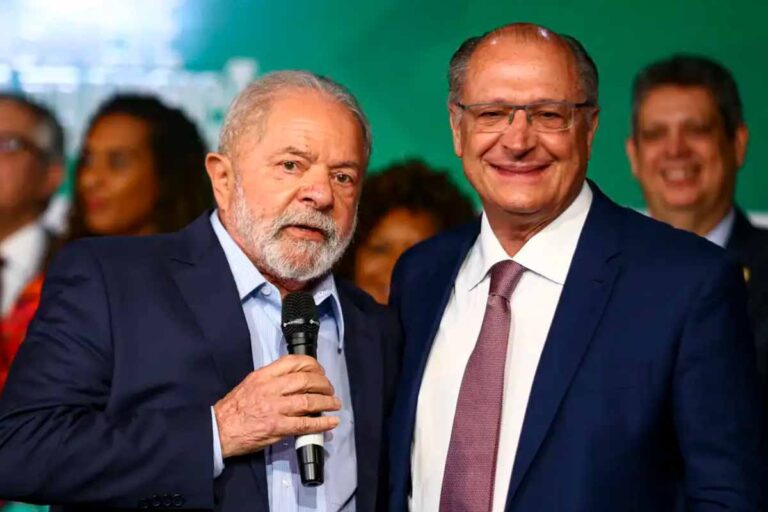 Mendonça manda redes removerem em 24 horas posts falsos sobre Lula e bandeira do Brasil