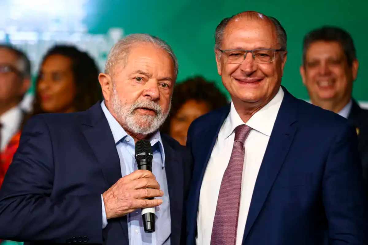 Mendonça manda redes removerem em 24 horas posts falsos sobre Lula e bandeira do Brasil