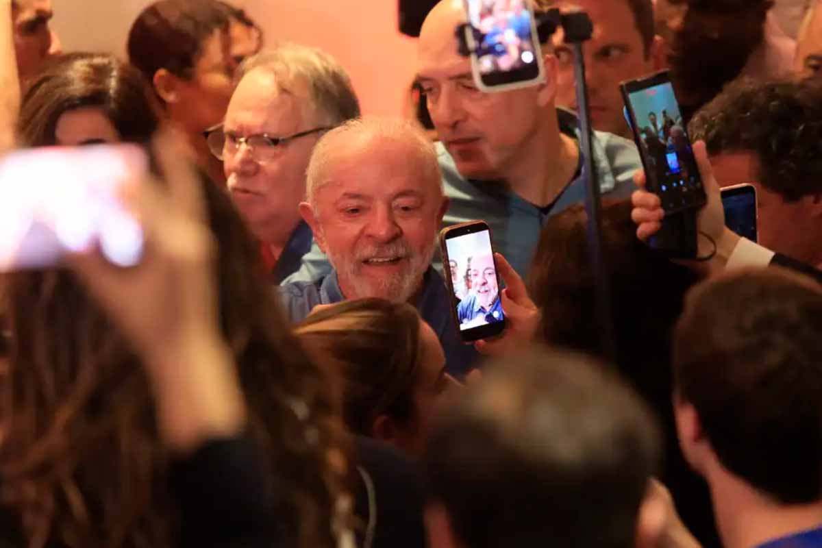 Lula anuncia maior participação popular e regulamentação das plataformas digitais após reeleição