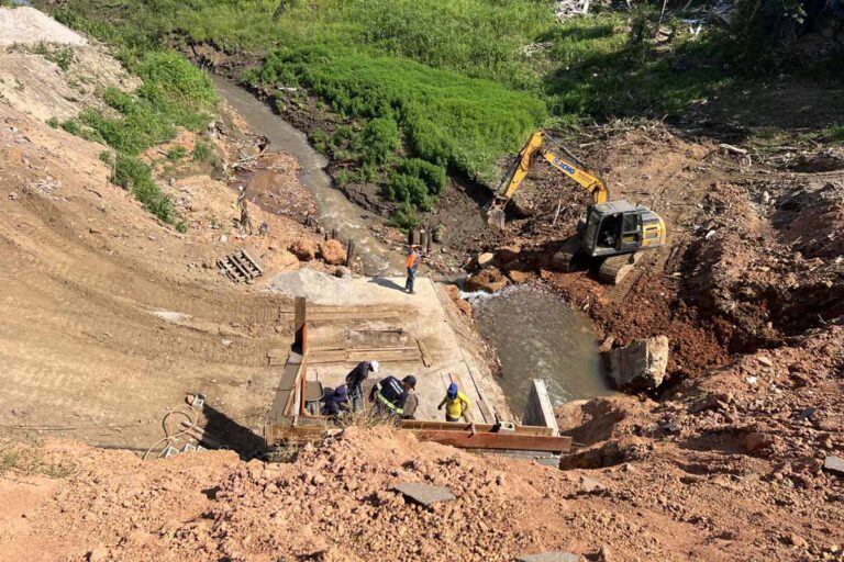 Prefeitura de Porto Velho prepara reconstrução de trilhos da Estrada de Ferro após liberar tráfego no Cai N’água