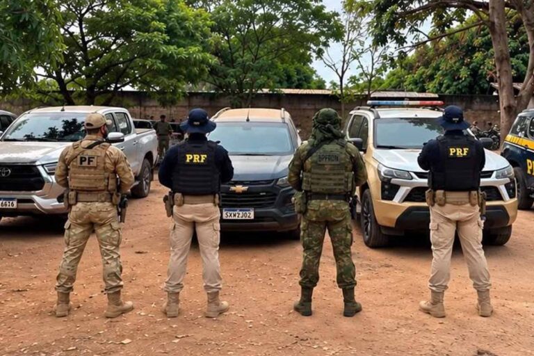 Operação Madeira-Mamoré II recupera três veículos roubados e conduz quatro envolvidos à Polícia Federal