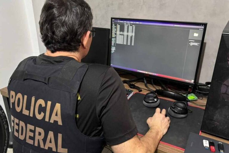 Justiça bloqueia R$ 558 milhões em operação da PF contra facção que controla internet no Rio