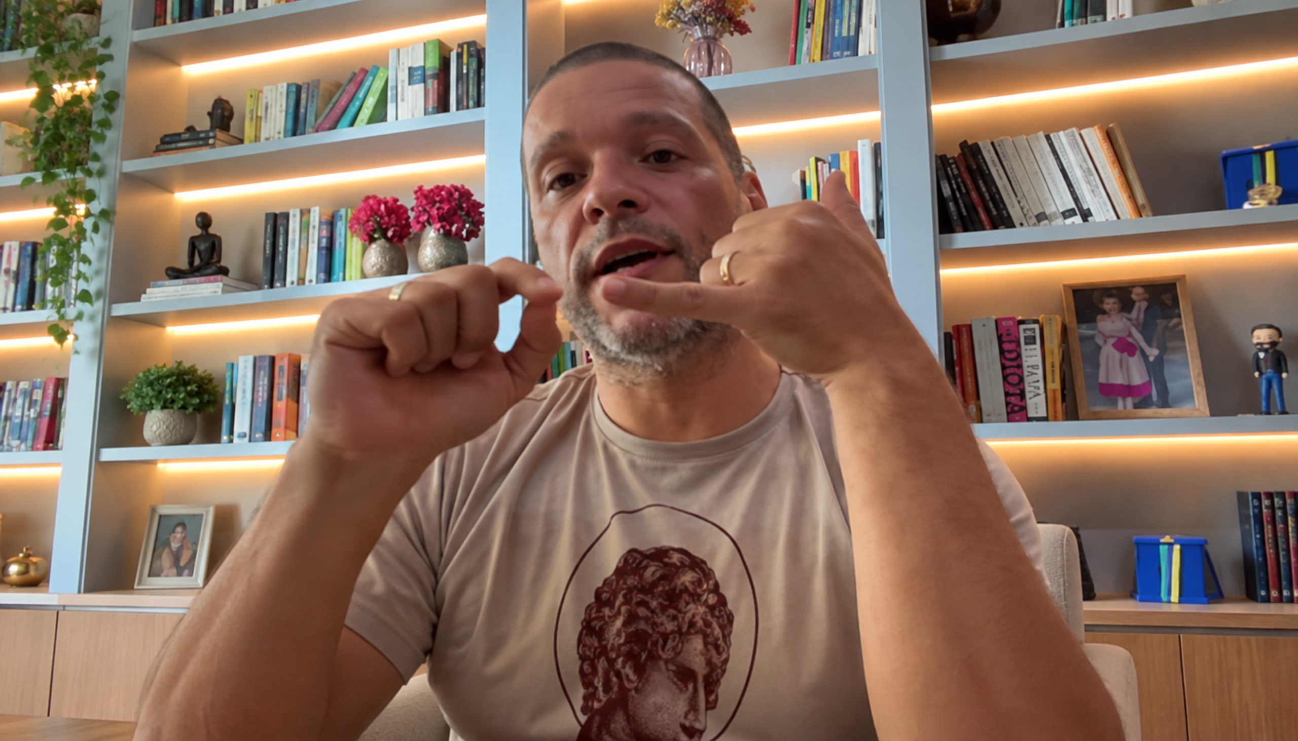 Rodrigo Camargo durante entrevista ao RD Entrevista