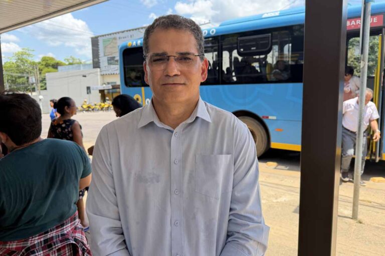 Novo abrigo de ônibus na Praça do Baú recebe aprovação de usuários em Porto Velho