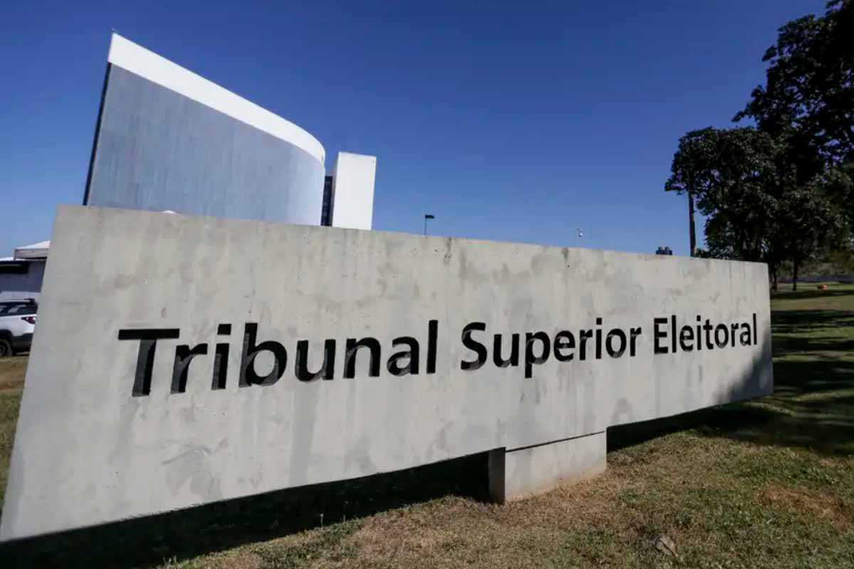 TSE determina retirada de site que oferecia criptomoedas em troca de apoio a Flávio Bolsonaro