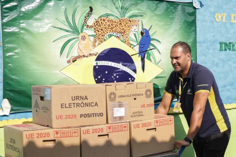 Eleitor com voto em trânsito pode consultar local de votação pelo e-Título e site do TSE