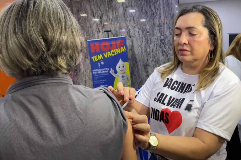 Vacinação em Jaci Paraná acontece nesta quinta-feira com atendimento para todas as idades