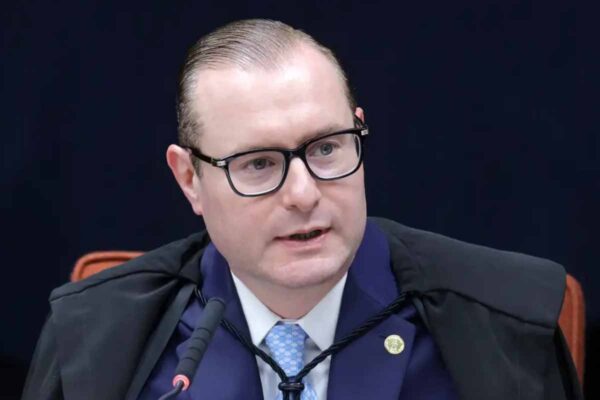 Zanin prorroga votação do segundo turno até as 19h e depois restringe a medida às urnas que não haviam fechado