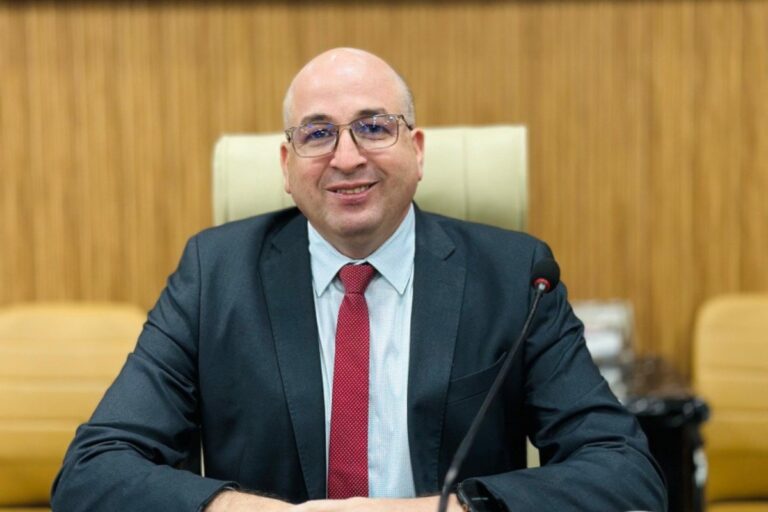Gideon Negreiros exonera 698 comissionados; confira listão
