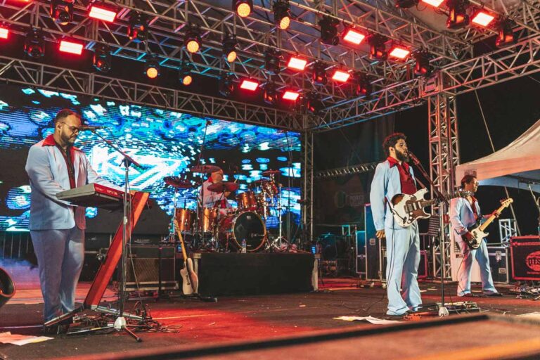 Banda K7 encerra programação dos 112 anos de Porto Velho com repertório de sucessos